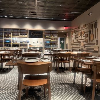 Piccolo Buco by Cooper's Hawk - Inside - Italian Near Me - Oak Brook, Illinois