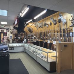 Acme Super Pawn - Gun wall