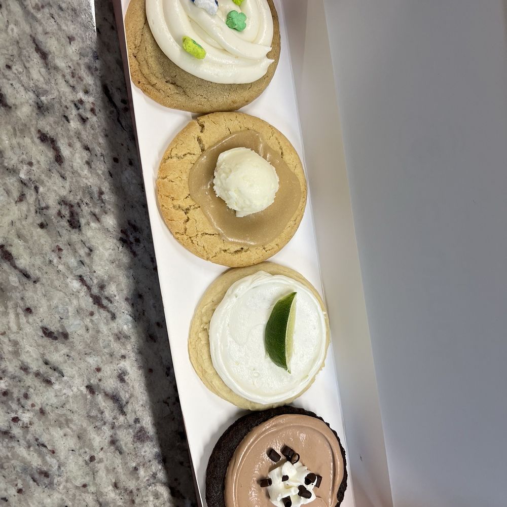 Crumbl - El Paseo - Bakeries Near Me - Fresno, California Crumbl - El Paseo - Bakeries Near Me - Fresno, California