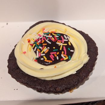 Crumbl - Ventura - Brownie Sunday Cookie - Bakeries Near Me - Ventura, California Crumbl - Ventura - Brownie Sunday Cookie - Bakeries Near Me - Ventura, California