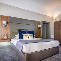 The Crown Hotel - Executive king balcony room
