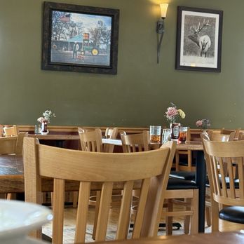 The Slanted Porch - Seating and Decor - American Near Me - Fallon, Nevada