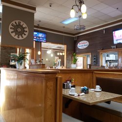 Briana's Pancake Cafe Restaurant - Dining room