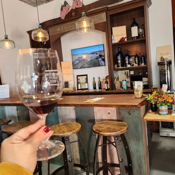 Bella Luna Estate Winery - Wineries Near Me - Templeton, California