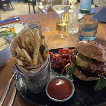 Lorea - Burger perfect - Seafood Near Me - Huntington Beach, California