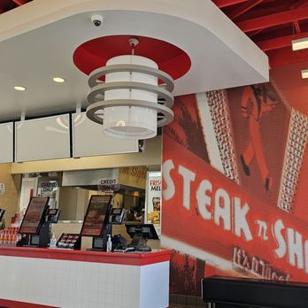Steak ’n Shake - Front counter with touchscreen cashiers. - Burgers Near Me - Yucca Valley, California