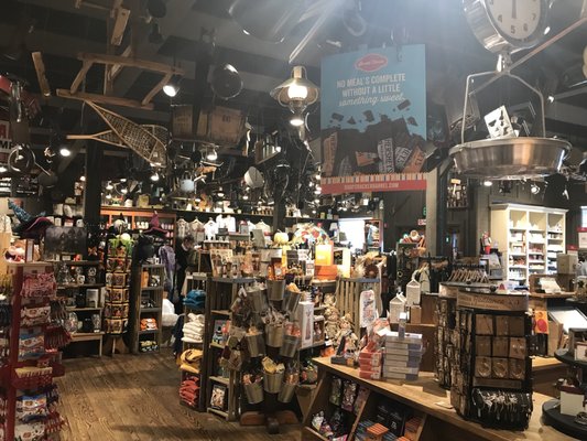 Cracker Barrel Old Country Store 7920 Nw Tiffany Springs Pkwy Kansas City Mo Gift Shops Mapquest