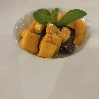 Kin Long Beach - Mango sticky rice - Thai Near Me - Long Beach, California