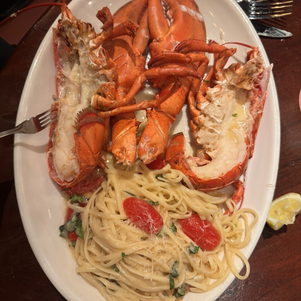Pappadeaux Seafood Kitchen - 2.5lbs Live Maine Lobster and linguine - Seafood Near Me - Conroe, Texas