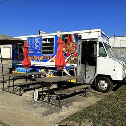 Don Rudy's - Food Truck and Dining Area