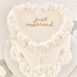 Katefections  - Wedding cake vintage heart cake