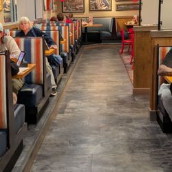 Red Robin Gourmet Burgers and Brews - Dining room