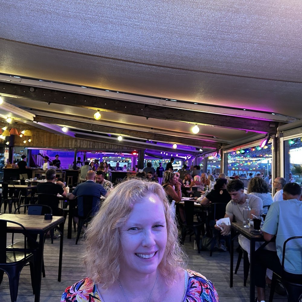 Paparazzo - Outdoor seats and great view of beautiful French customer - French Near Me - Gruissan, 11 Paparazzo - Outdoor seats and great view of beautiful French customer - French Near Me - Gruissan, 11