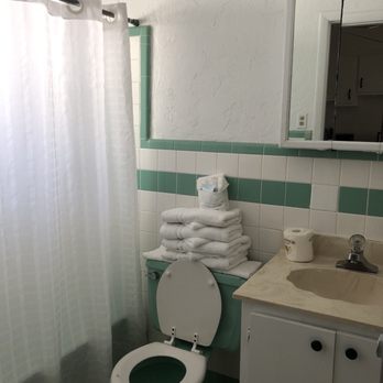 Lollye On the Beach - Vintage bathroom - Hotels Near Me - Panama City, Florida Lollye On the Beach - Vintage bathroom - Hotels Near Me - Panama City, Florida