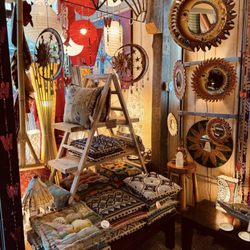 Art Gecko - Everything is imported and authentic.