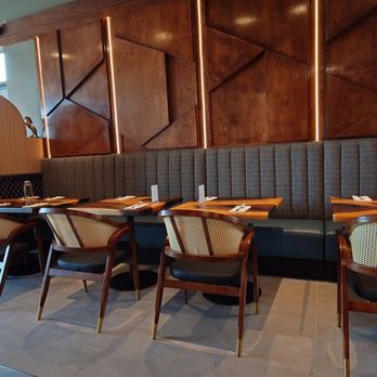 Kin Dee - Earthy Thai decor - Thai Near Me - Bellevue, Washington