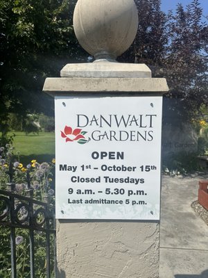 DanWalt Botanical Gardens by null