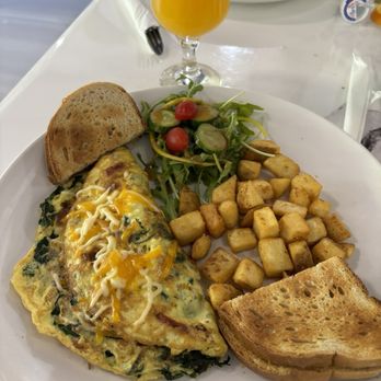 Golden Eggs All Day Breakfast - Veggie omelet with fromage - Breakfast & Brunch Near Me - Toronto, Ontario
