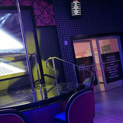Deja Vu - Stage 2 3 & 4/ boutique entrance