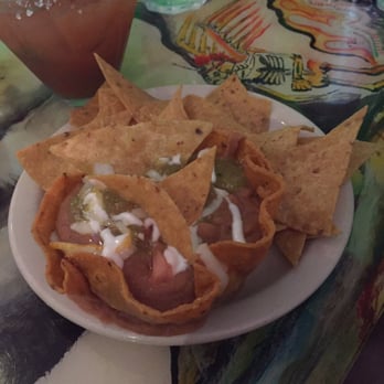 Estrella Negra - Bean dip and chips. Terrific flavor of re-fried beans and jalapeño. Not spicy, just terrific flavor. - Mexican Near Me - Chicago, Illinois