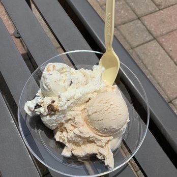 Graeter's Ice Cream - Chunky chunky hippo and salted caramel - Ice Cream & Frozen Yogurt Near Me - Beavercreek, Ohio Graeter's Ice Cream - Chunky chunky hippo and salted caramel - Ice Cream & Frozen Yogurt Near Me - Beavercreek, Ohio