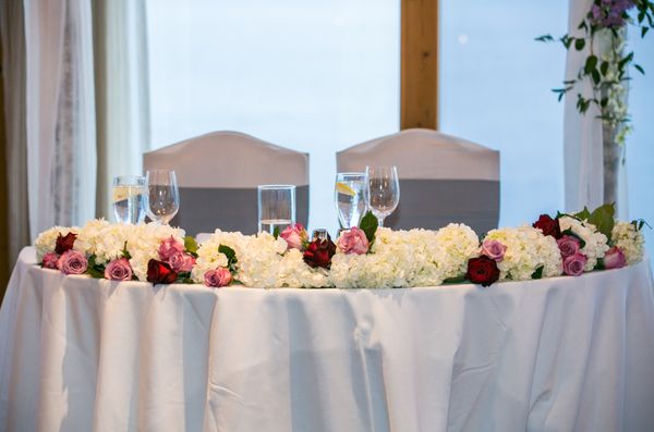 Loves Me Flowers by null