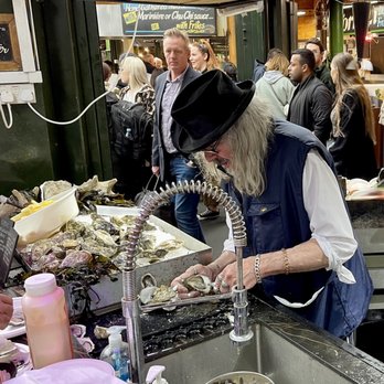 Shell Seekers - Shucking Oysters! - Seafood Markets Near Me - London, XGL