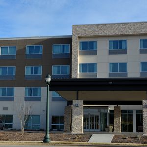 Holiday Inn Express Suites Salisbury 10 Reviews Hotels 125