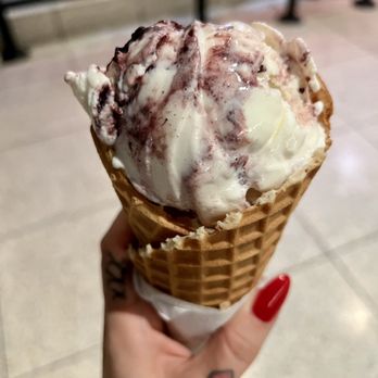 Salt & Straw - Goat Cheese Marionberry Habanero - Ice Cream & Frozen Yogurt Near Me - Seattle, Washington