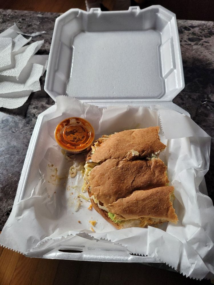 Marias Tienda Y Taqueria Logo