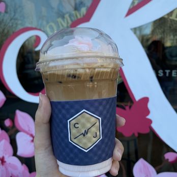 Commonwealth Joe - Berry Blossom Latte - Cafes Near Me - Arlington, Virginia