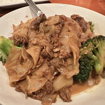 Royal Thai - 70. Pad See-Iew Dinner - Thai Near Me - Dallas, Texas Royal Thai - 70. Pad See-Iew Dinner - Thai Near Me - Dallas, Texas