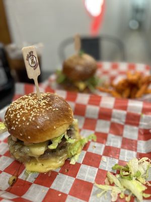 BAD AS'S BURGERS by null