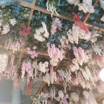 Wake ‘n Bacon - Drop flower ceiling... pretty - Breakfast & Brunch Near Me - Chicago, Illinois