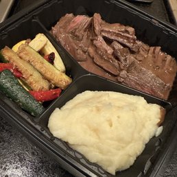 London Broil in peppercorn sauce, mashed potatoes and Zucchini London Broil in peppercorn sauce, mashed potatoes and Zucchini