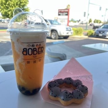 Bober Tea & Coffee - Chizu Mango Green Tea, black sesame donut - Bubble Tea Near Me - Sacramento, California Bober Tea & Coffee - Chizu Mango Green Tea, black sesame donut - Bubble Tea Near Me - Sacramento, California