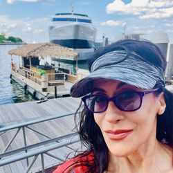 Tiki Boat Boston - Pretending I'm a tourist... Taking a tiki tour of Boston!