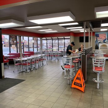 Hardee's - Fast Food Near Me - Sauk Centre, Minnesota