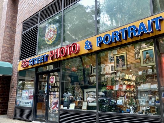 86 Street Photo & Portrait Studio by null