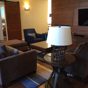Two Thirty-Five Luxury Suites - Living Room - Hotels Near Me - Healdsburg, California