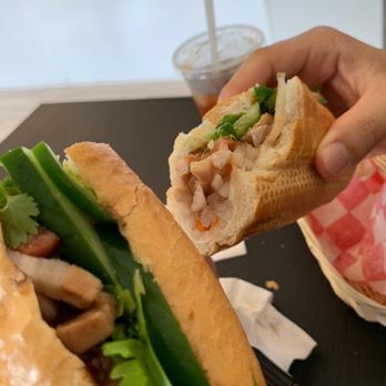 Le’s Banh Mi - Crispy crunchy pork belly - Cafes Near Me - Honolulu, Hawaii Le’s Banh Mi - Crispy crunchy pork belly - Cafes Near Me - Honolulu, Hawaii