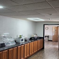 Travelodge by Wyndham Rapid City-Black Hills - Breakfast Area