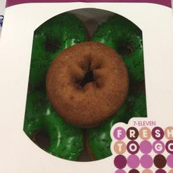 7-Eleven - Yummy st patty's day donuts !