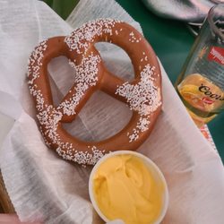 Trotters - Pretzel with cheese