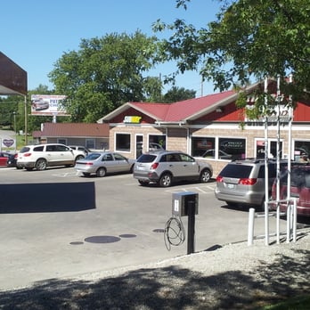 Subway - a parking lot with cars parked in it - Sandwiches Near Me - Tipton, Missouri