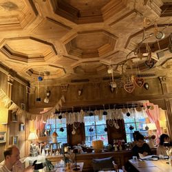 Zum Alten Markt - Quaint decor.