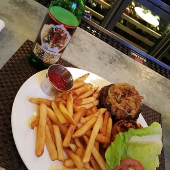 La Vie - Burger was delicious. - French Near Me - Queens, New York La Vie - Burger was delicious. - French Near Me - Queens, New York