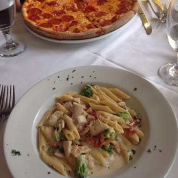 Luna Rossa - Pepperoni pizza and penne al pollo e broccoli - Italian Near Me - Henderson, Nevada Luna Rossa - Pepperoni pizza and penne al pollo e broccoli - Italian Near Me - Henderson, Nevada