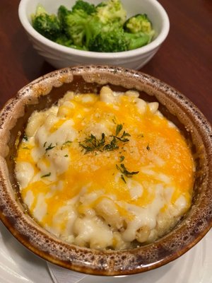 AL'an Ruben's Bar & Grill by null