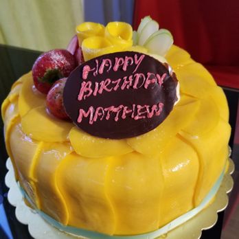 Patisserie Gateau - Gold Leaf Mango Lava Cake - Bakeries Near Me - Markham, Ontario